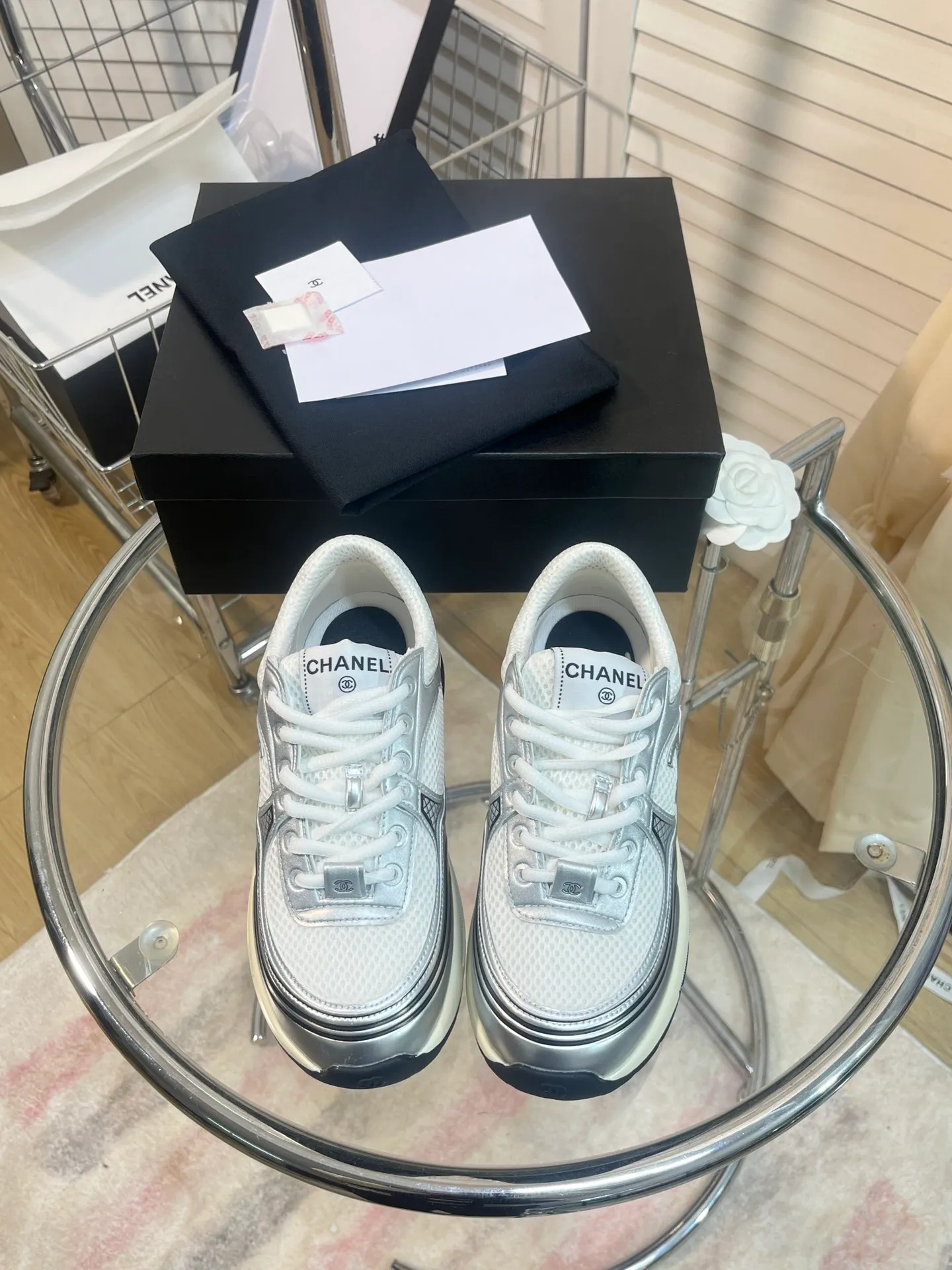 👟👟Ex-factory price 640👟👟 Women's shoes, women's clothing, men's +10chanel Chanel 2023 early spring vacation series, the latest casual sports shoes, silver white, gold white, silver gray, black and red! Incomparably beautiful and easy to wear, very light, the lining is also super soft, super comfortable, the upper is breathable, the color is high-end and durable, versatile. Upper: cowhide and cloth stitching. Lining: breathable mesh. Original foam combination outsole. Size: 35-45.